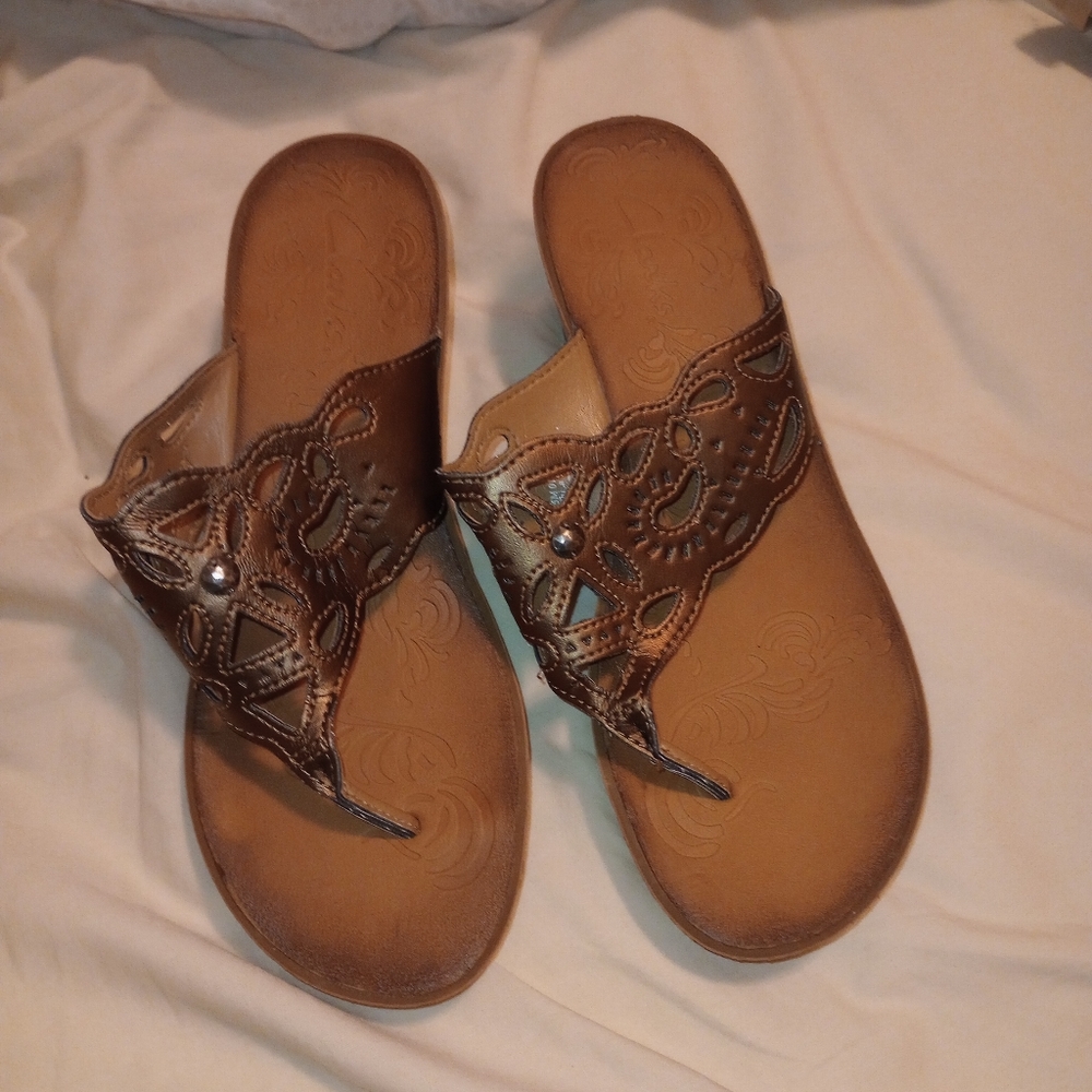 NWOT Womens CLARKS Sandals Sz 8